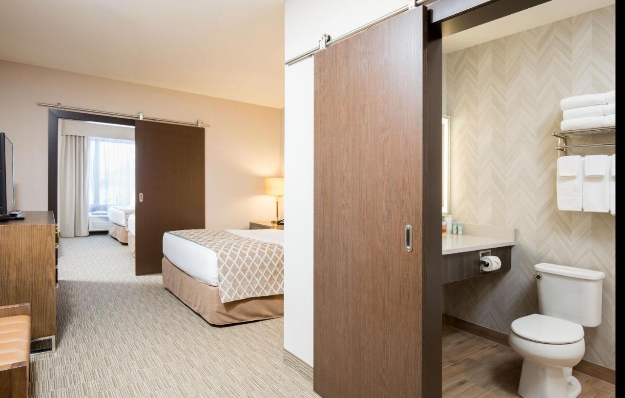 Pomeroy Inn & Suites פרינס ג'ורג' מראה חיצוני תמונה