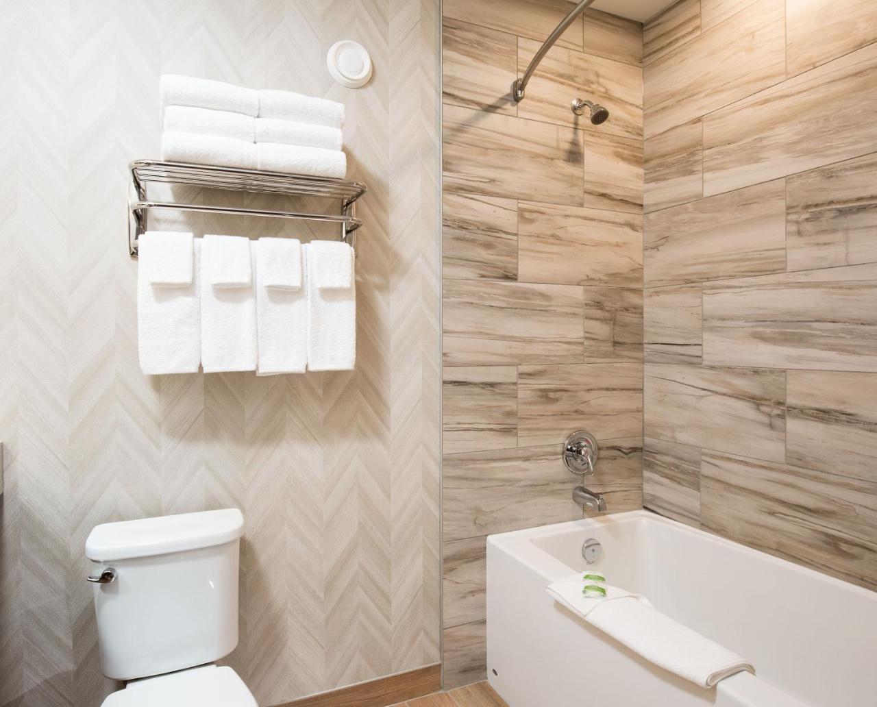 Pomeroy Inn & Suites פרינס ג'ורג' מראה חיצוני תמונה