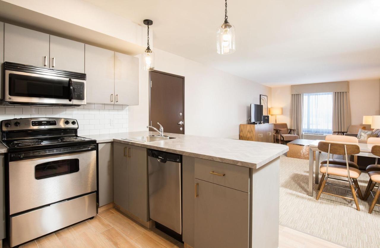 Pomeroy Inn & Suites פרינס ג'ורג' מראה חיצוני תמונה
